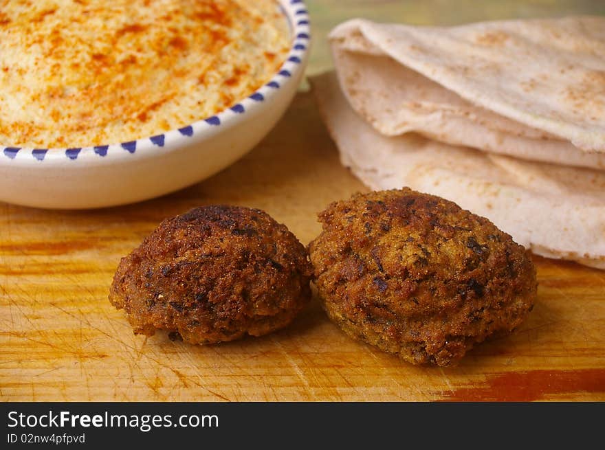 Hummus dip with falafel and pita bread