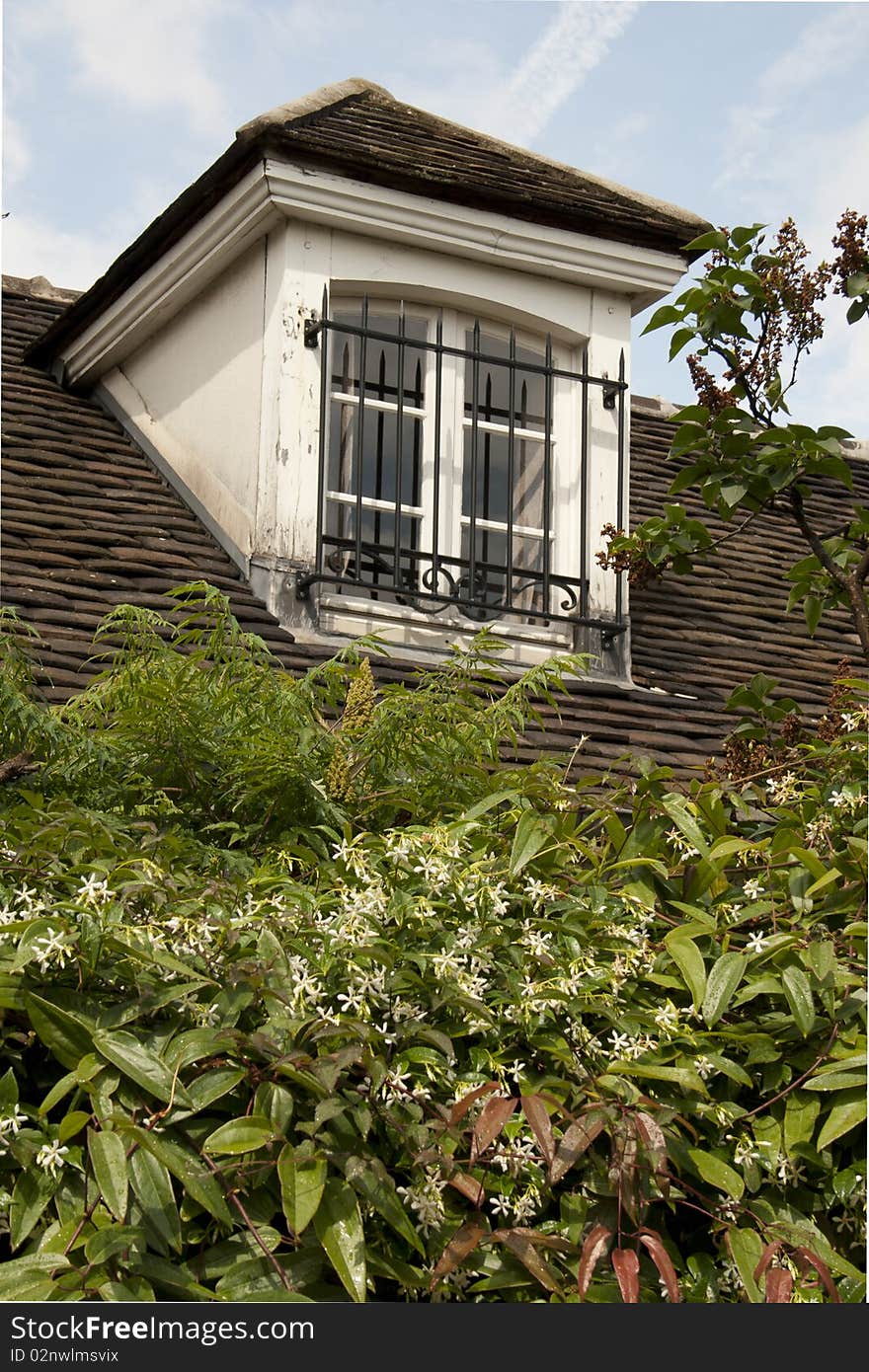 A cozy house in the attic area of Montmartre, Paris