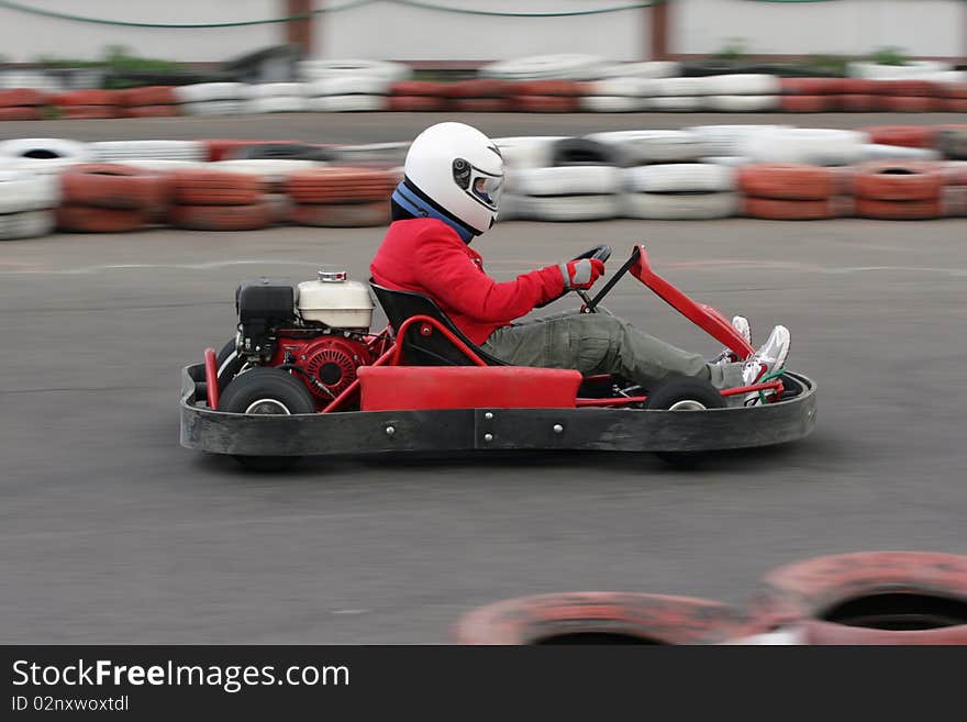 Go cart racer struggling at the piste