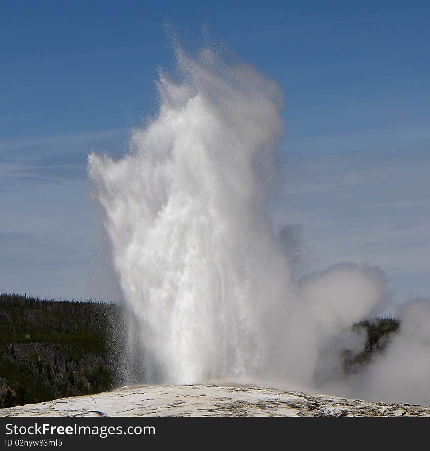 Old-Faithful geyser in Yellowstone National park