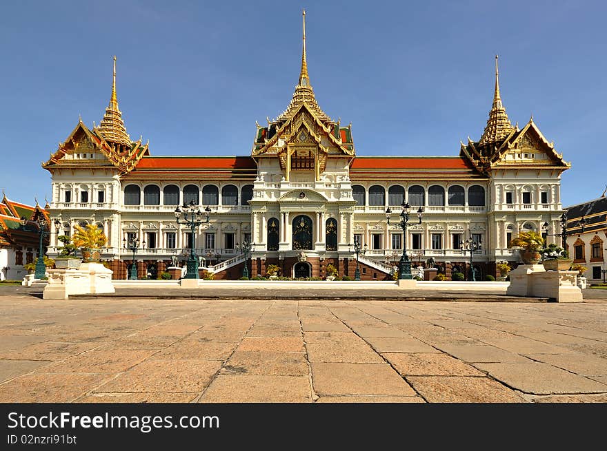 A royal chapel, The palace conclud several impressive buildings including Wat Phra Kaeo