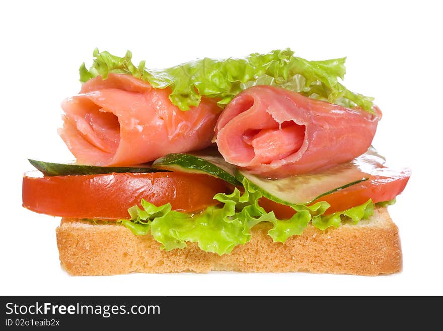 Sandwich with smoked salmon and vegetables