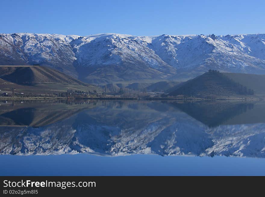 Lake Dunstan Reflections