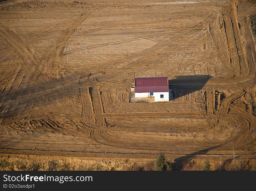 House surrounded by nothing in the field