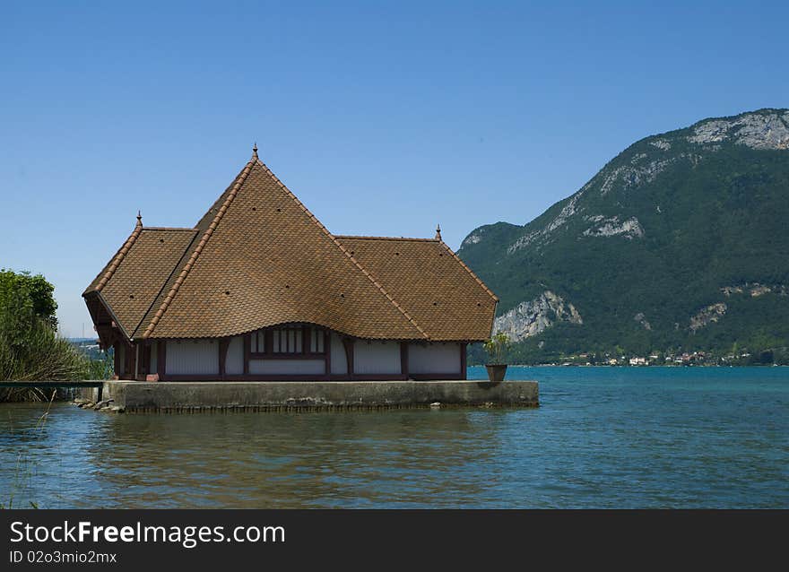 Summer house on the lake