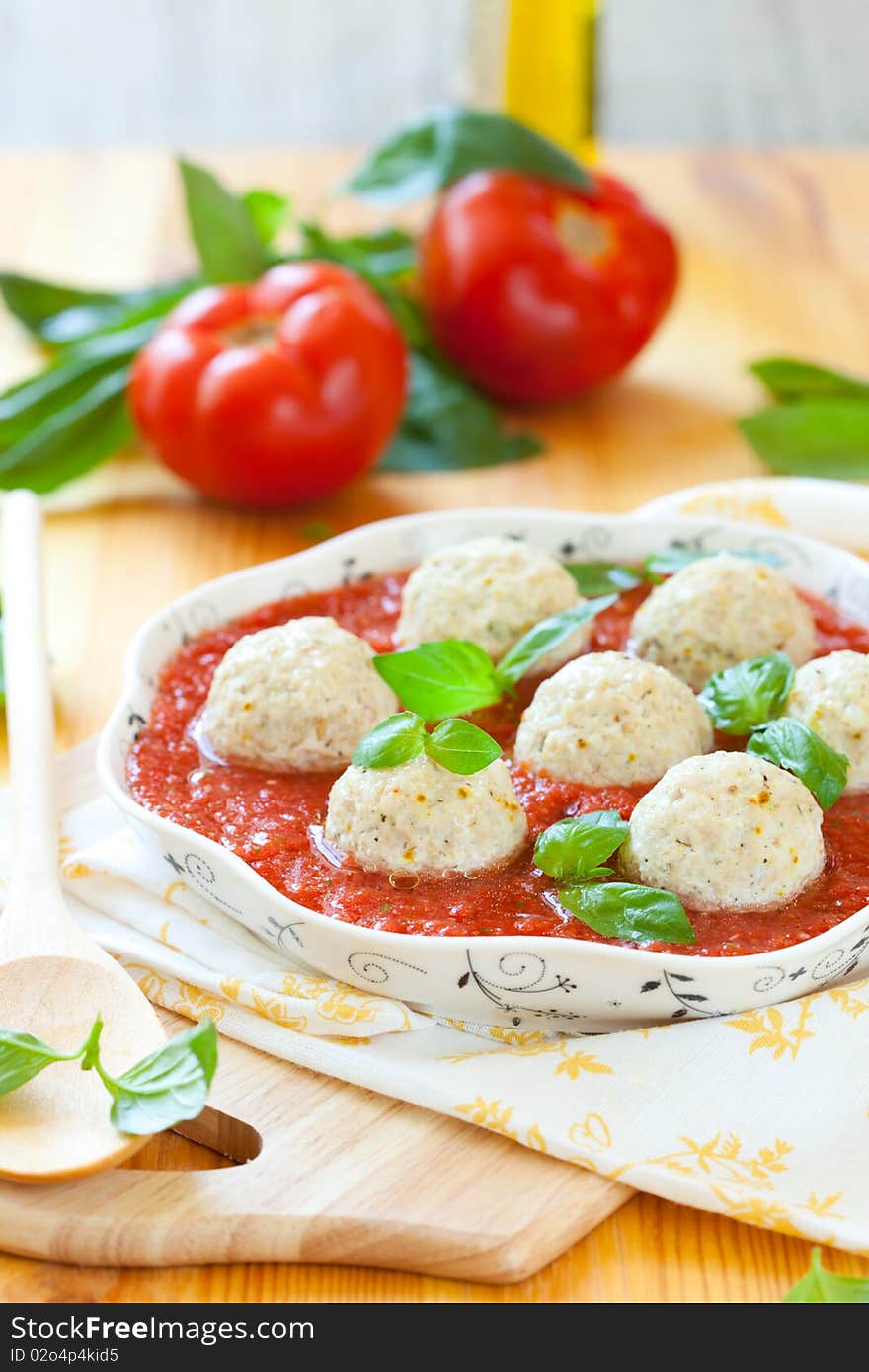 Steamed chicken meatballs and tomato sauce