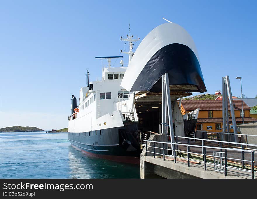 Opening ferry at the pier