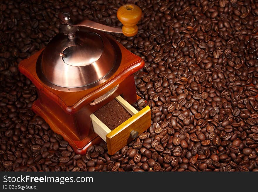 Coffee grinder and coffee grains