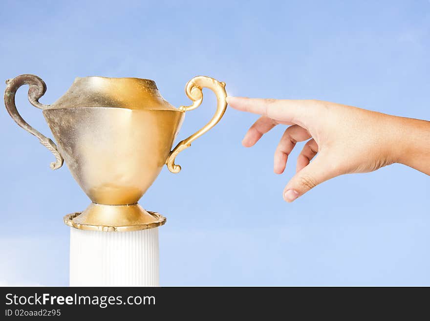 Fingertip turns a vintage vase into gold