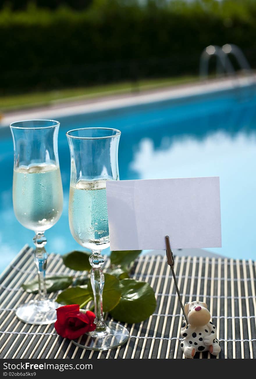 Iced drinks Placed on board in private pools. Iced drinks Placed on board in private pools.