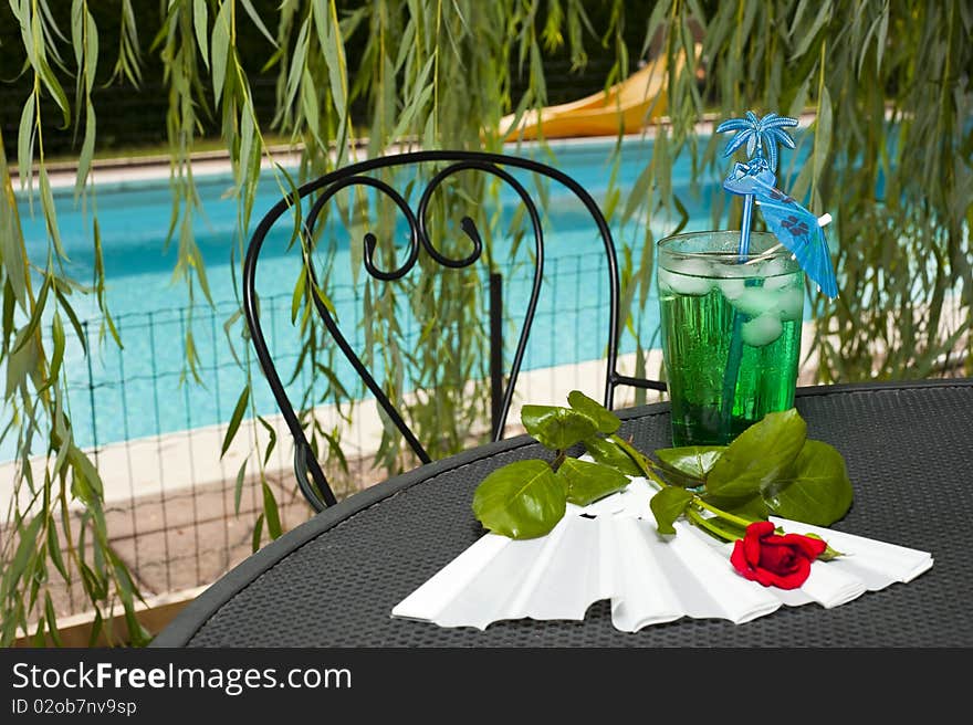 Iced drinks Placed on board in private pools. Iced drinks Placed on board in private pools.