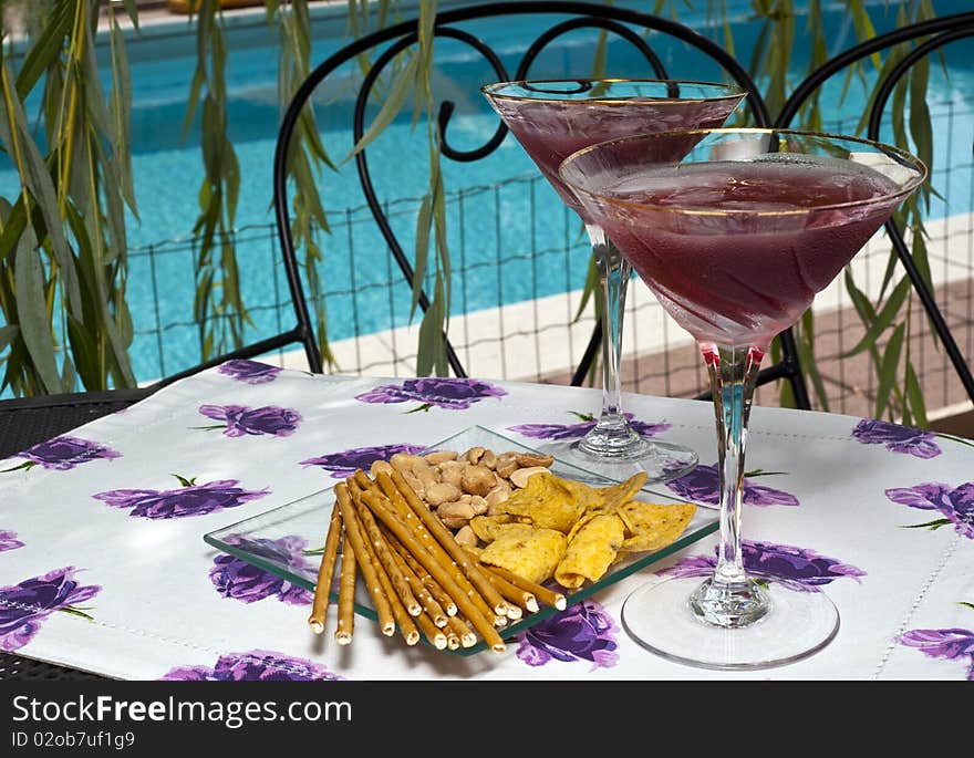 Iced drinks Placed on board in private pools. Iced drinks Placed on board in private pools.