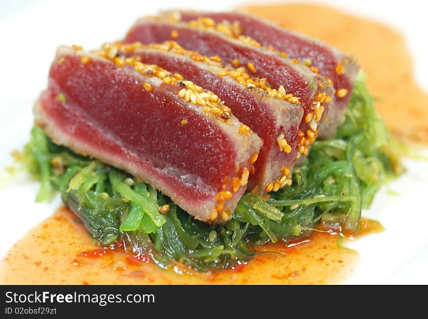 Tuna With Sesame Seeds & Green Onions