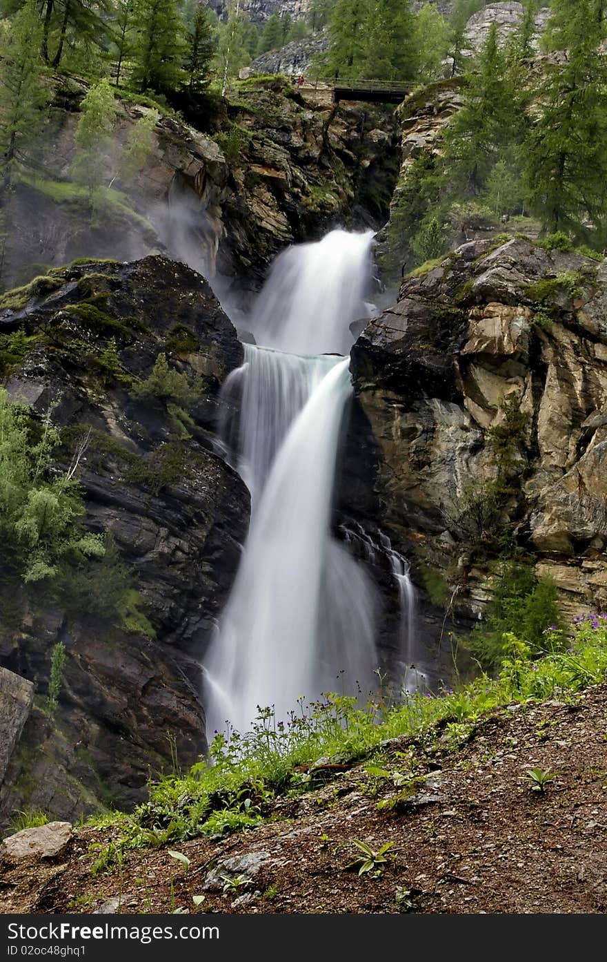 View of waterfalls n italian mountains