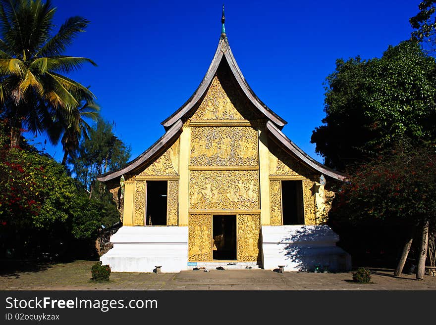 Golden buddhist temple