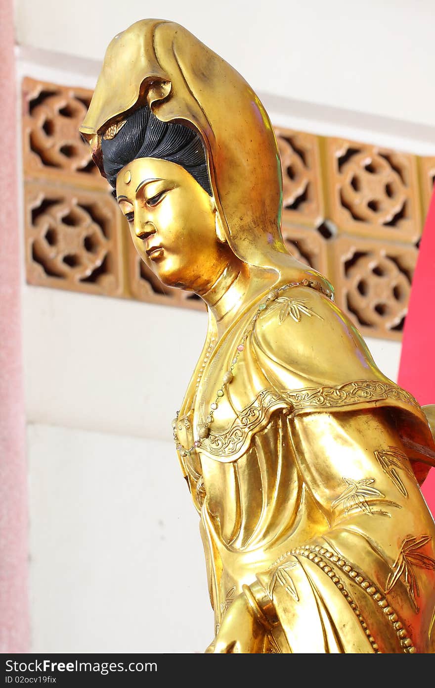 The golden kuan chinese style. Very beautiful.