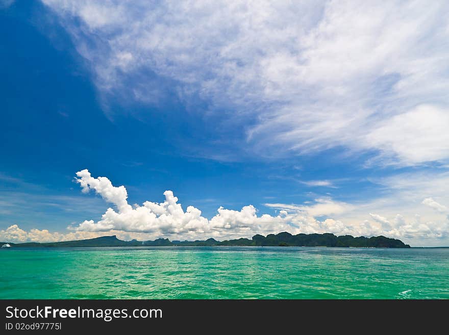 Beautful Sky And Clear Sea