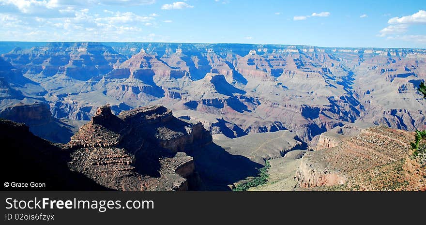 View of the Grand Canyon from the rim