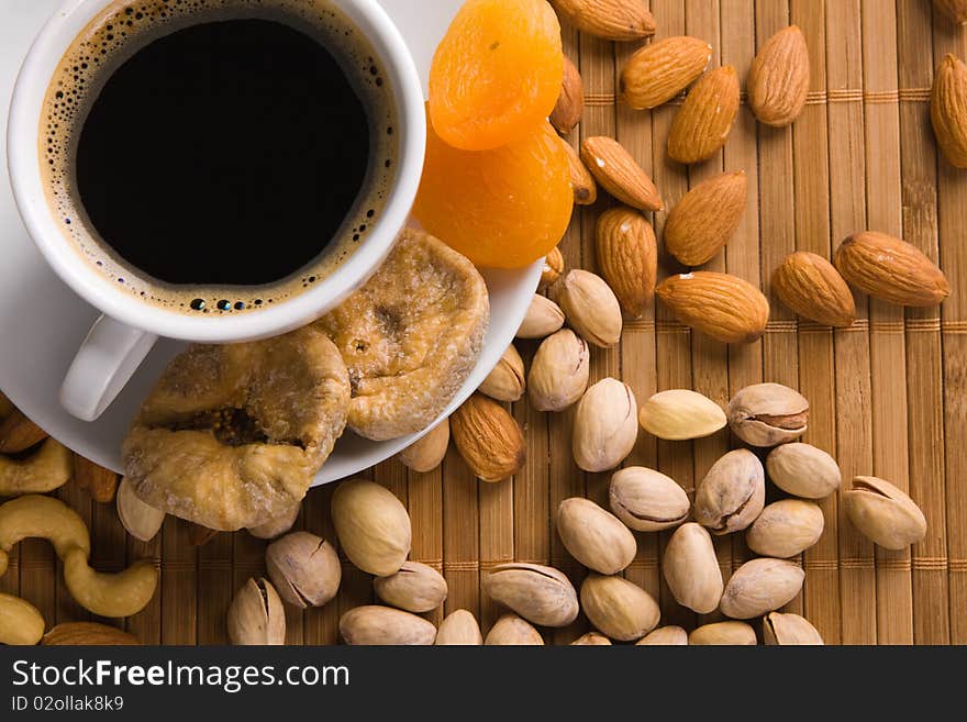 Coffee with nuts, fig and dried apricots