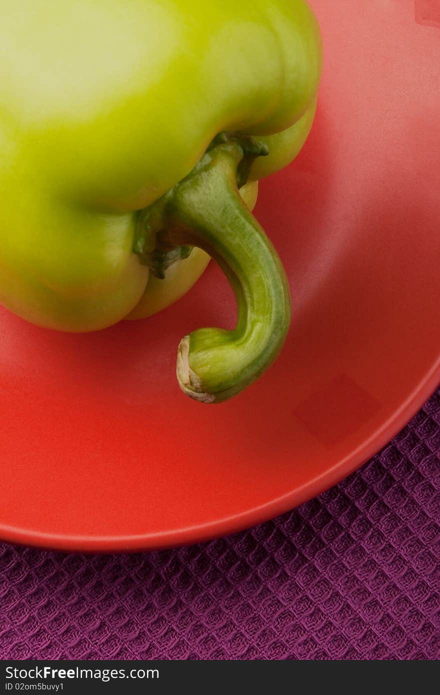 Green bell pepper on a saucer