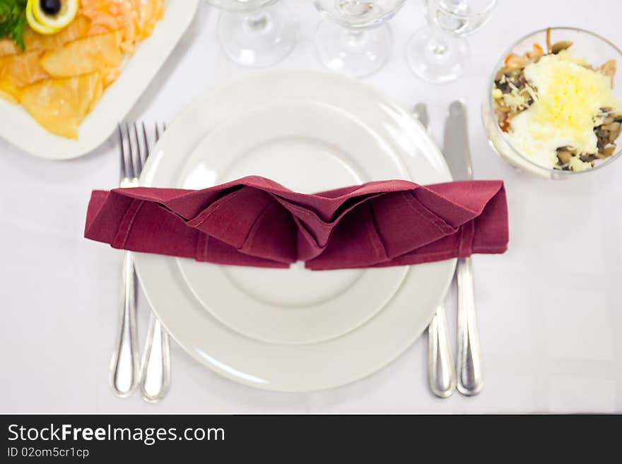 Place setting in red and white tones.