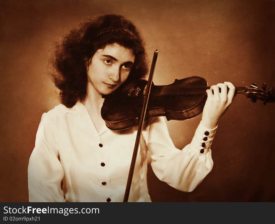 Old photo of a girl playing violin