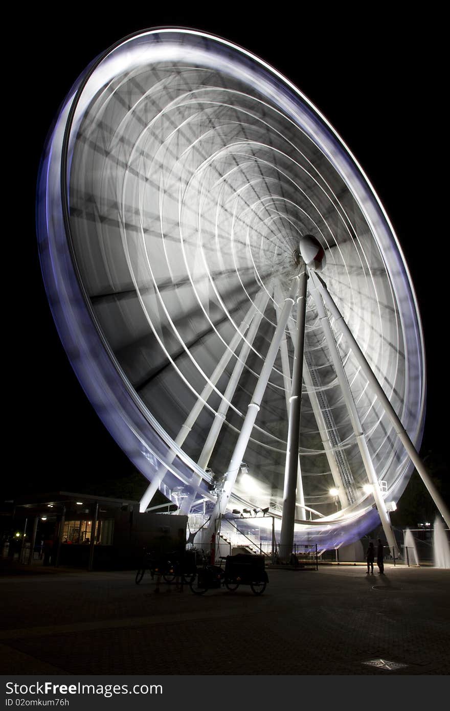 The Brisbane Wheel shot at night with a long exposure.