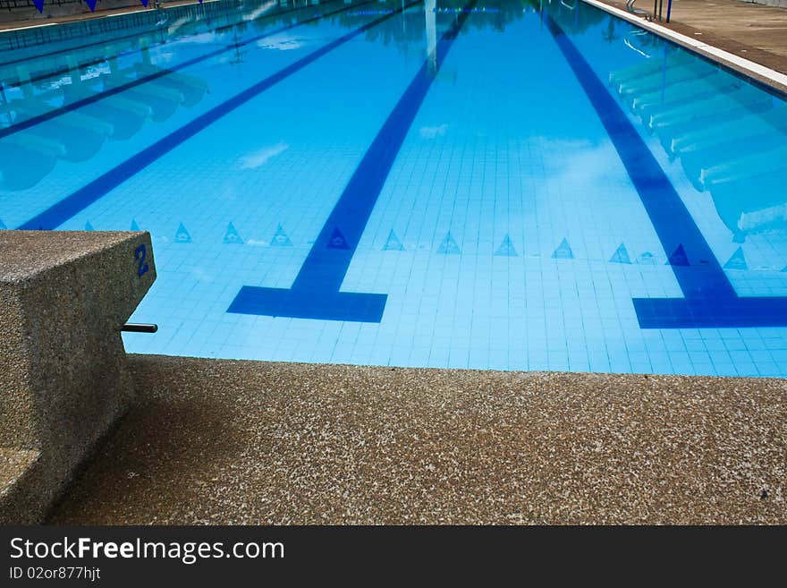 Swimming pool for competition stadium