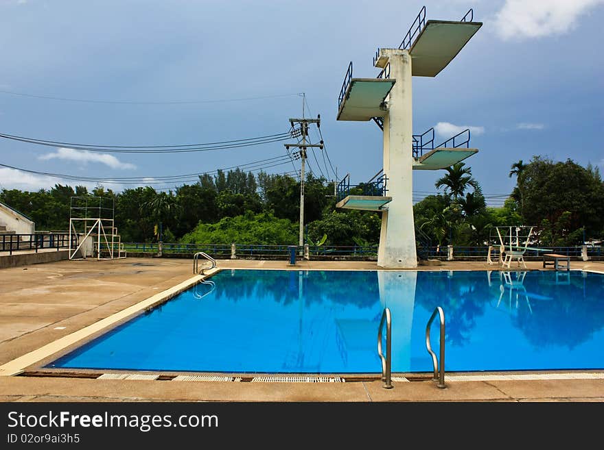 Jumping swimming pool