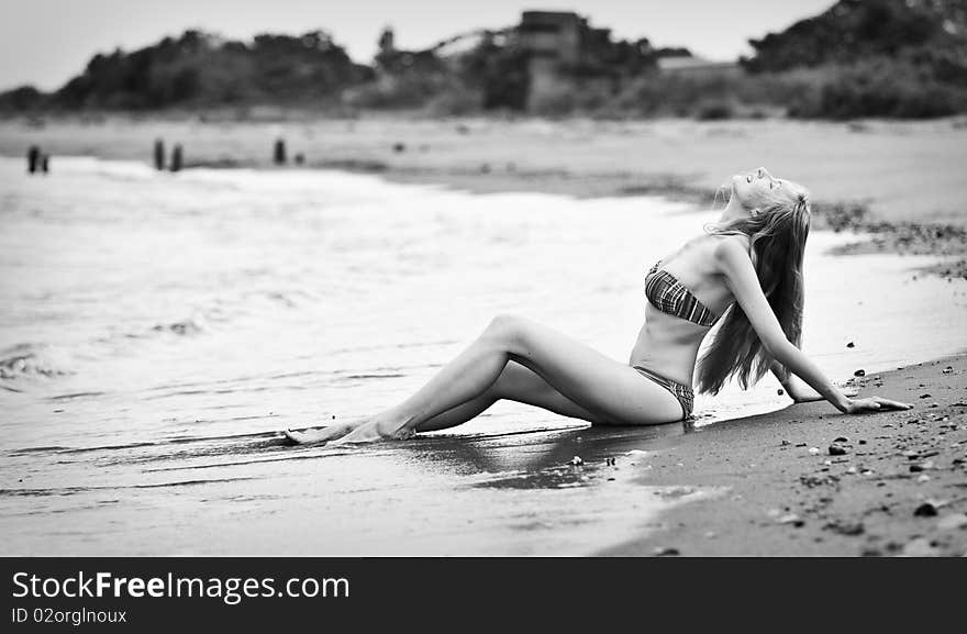 Young beautiful woman  on the beach. Young beautiful woman  on the beach