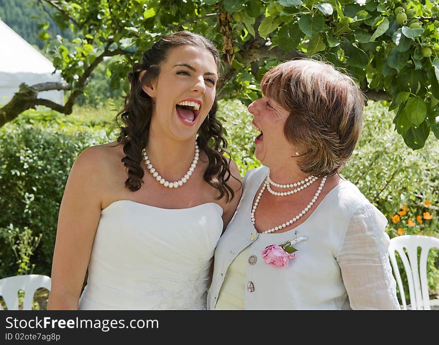 Bride and her Mother enjoying a quiet moment