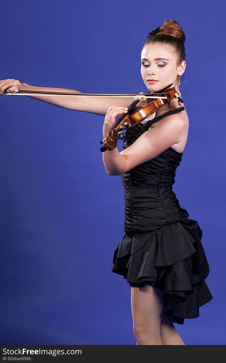 Young woman playing violin