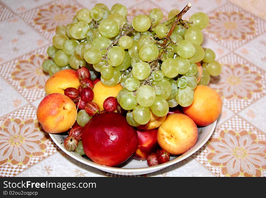 A plate of summer fruits