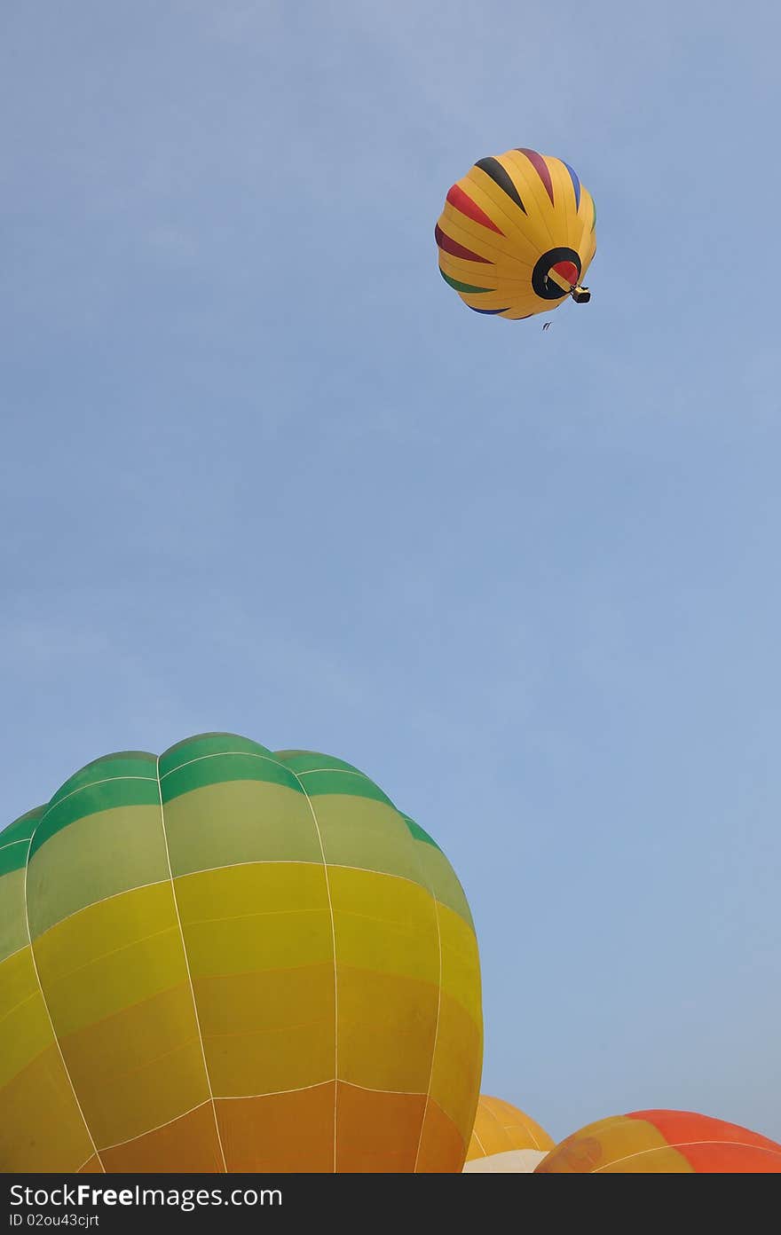 Hot Air Balloon drift  on The Sky.