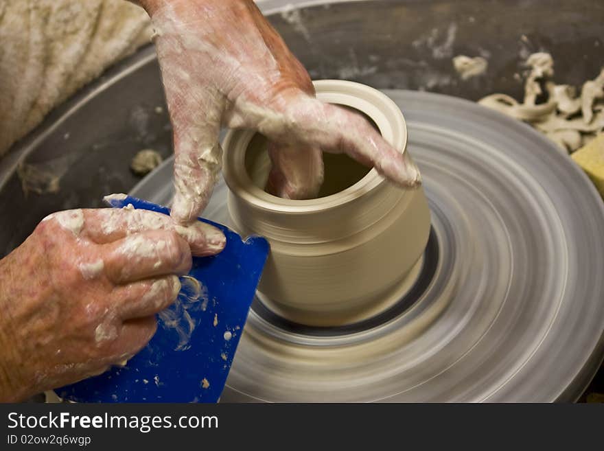 A picture of making a pot. A picture of making a pot