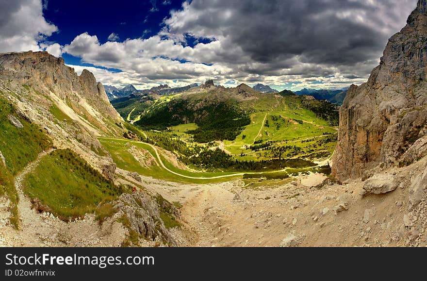 DOLOMITE MOUNTAINS SCENIC