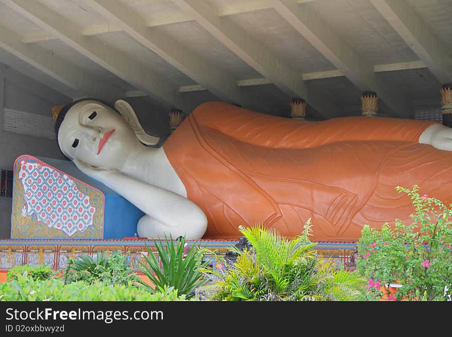 Giant Sleeping Buddha