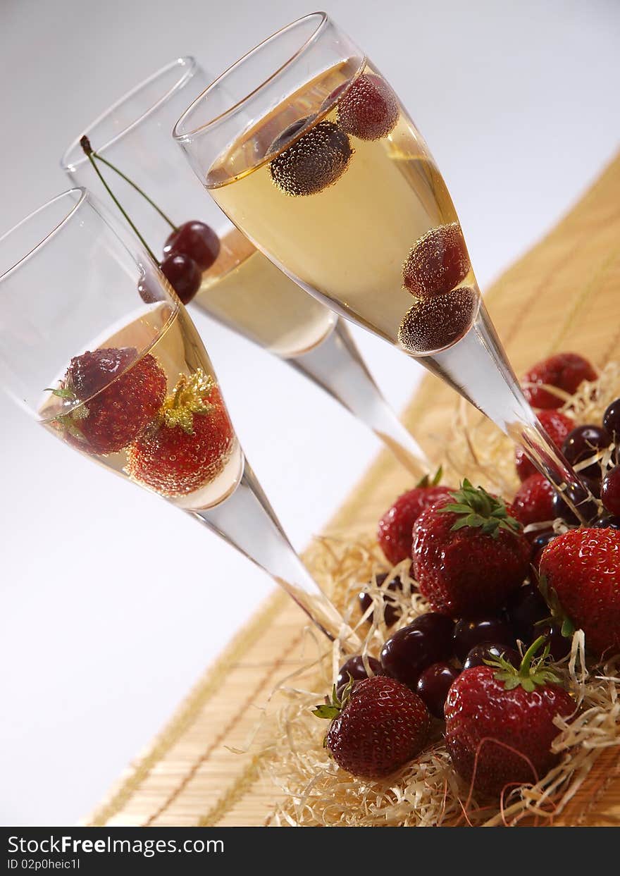 Fruits in champagne