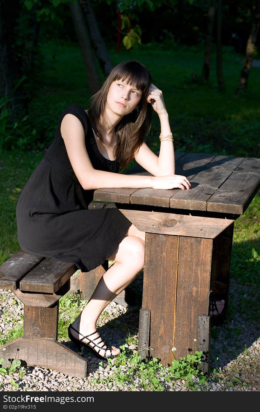 Girl posing outdoor in cafe