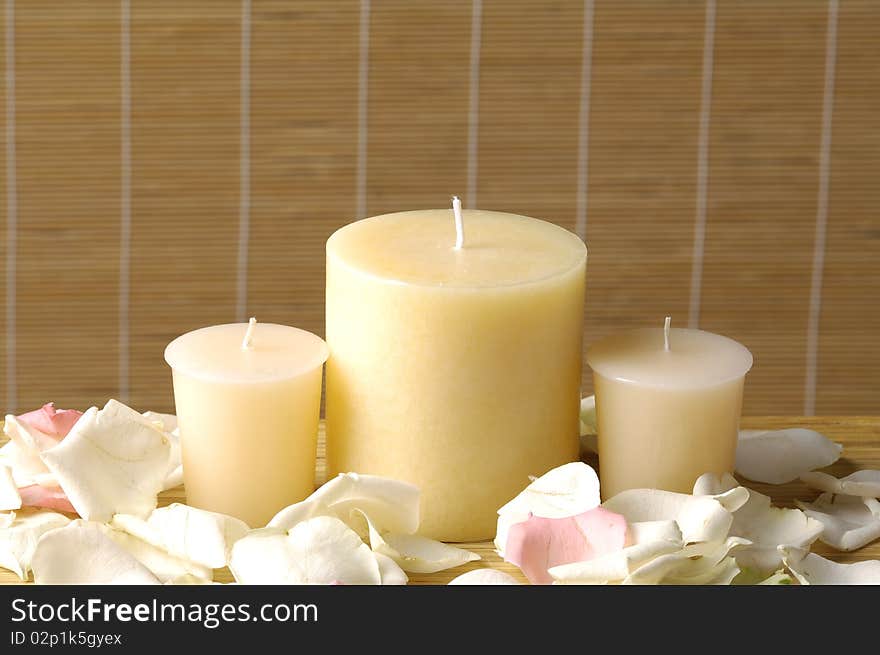 Aromatic set- Candles and roses petals. Aromatic set- Candles and roses petals