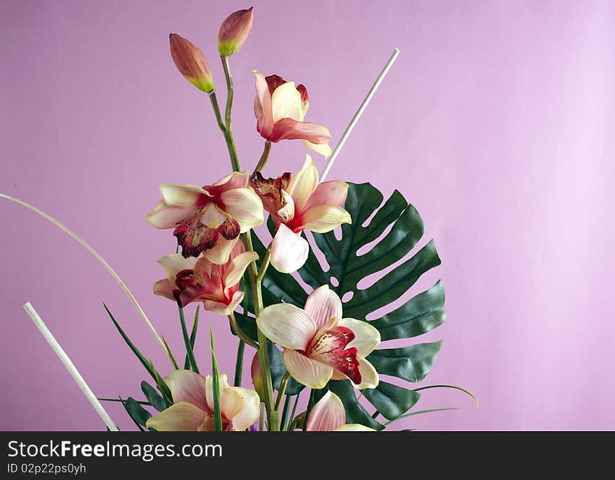 Decorative artificial flowers