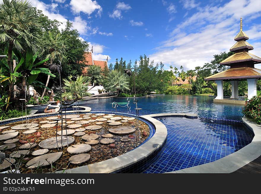 Northern Thai styles hotel mixes from the old and modern fashion including swimming pool.