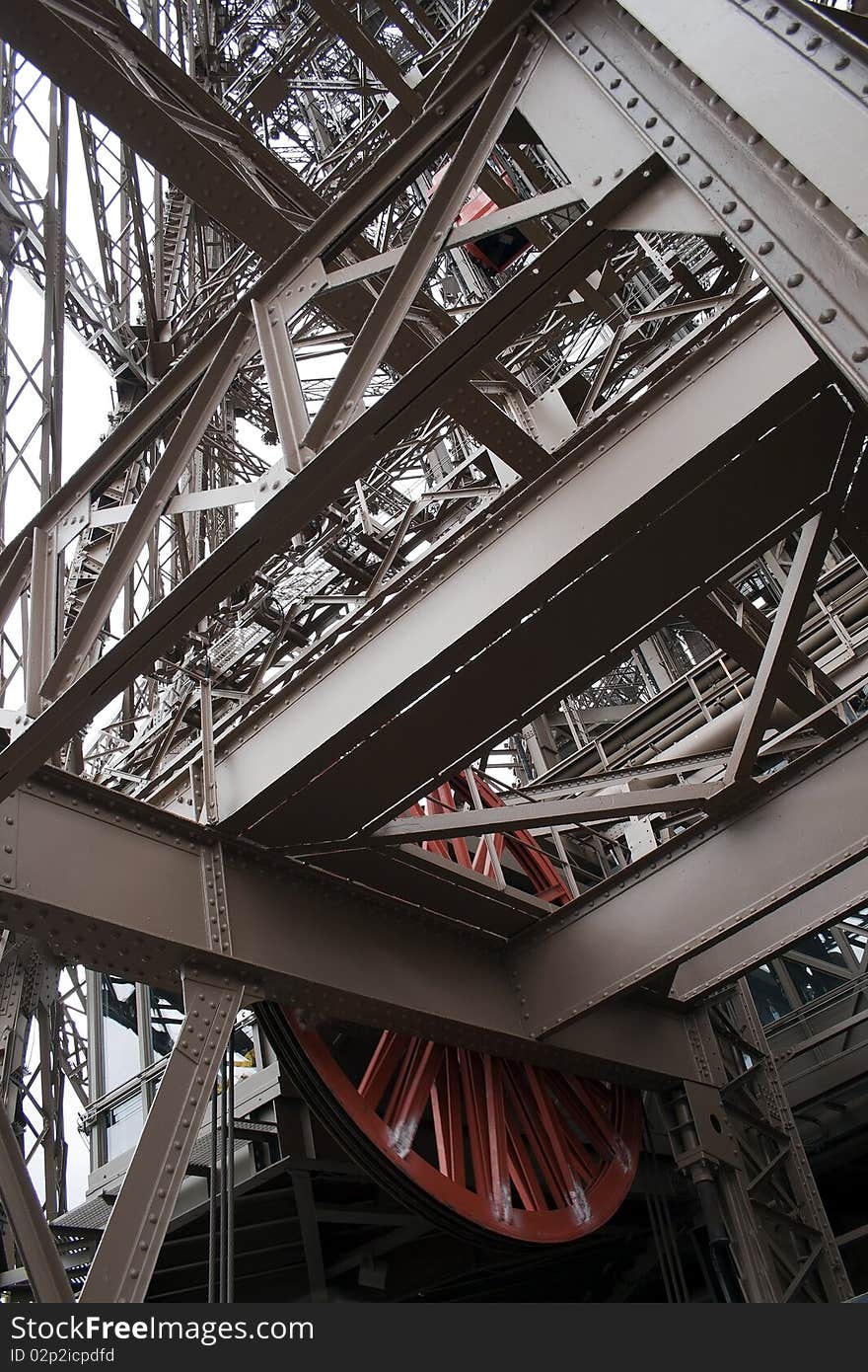 The design of the Eiffel Tower. Structure inside