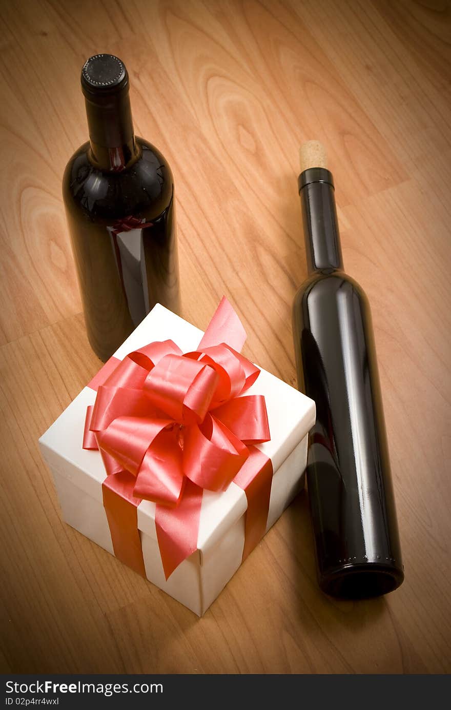 Two red wine glasses and giuft box