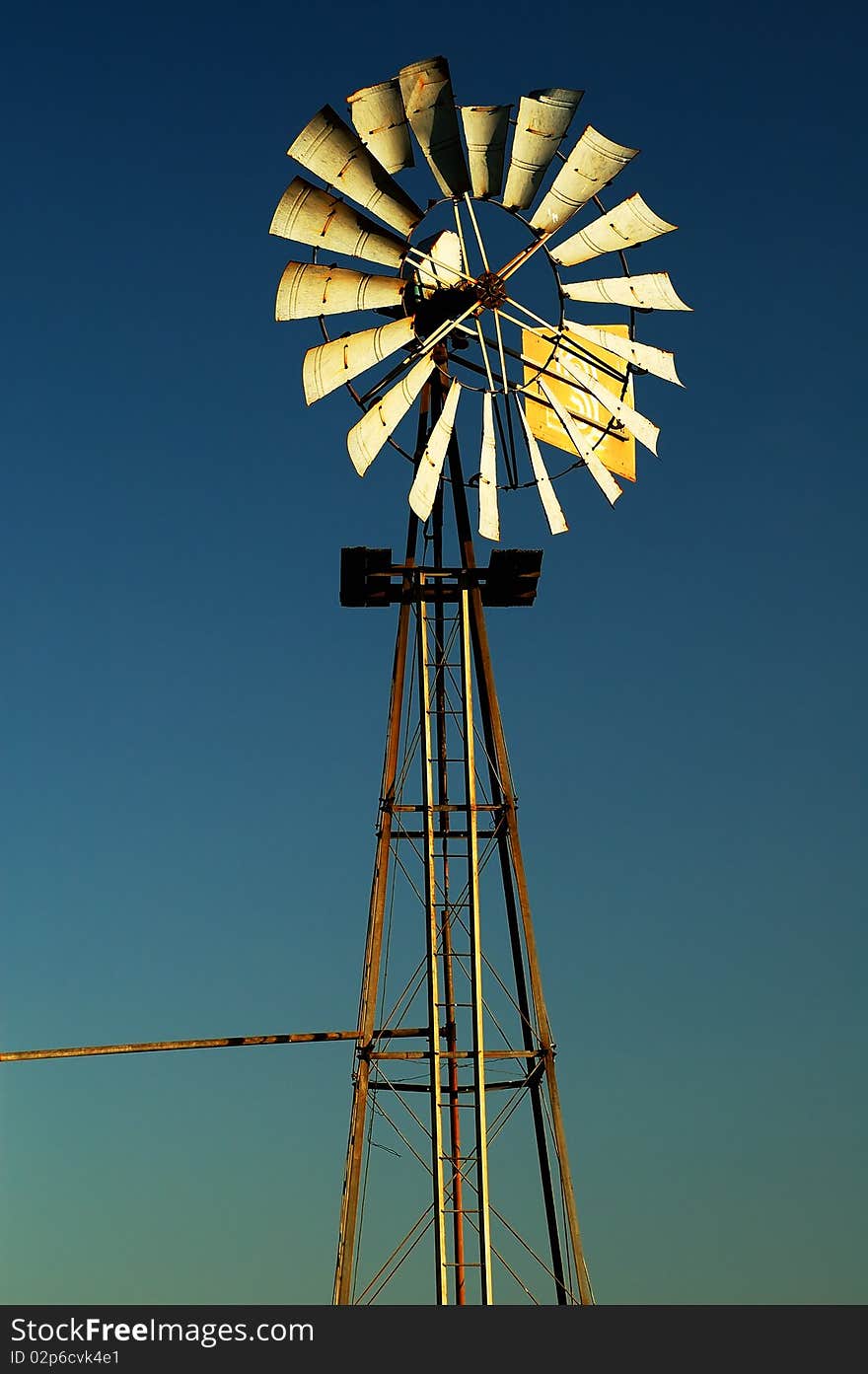 Single cambered plate bladed rotor Windpump