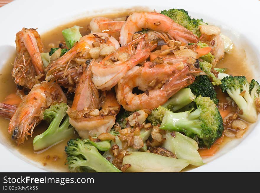 Fried shrimp and broccoli