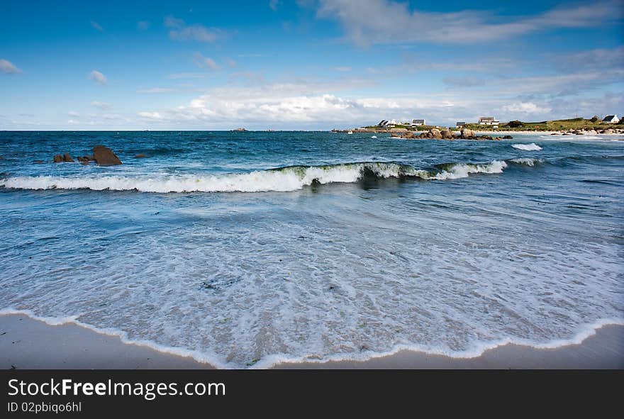 Ocean coast with waves and homes