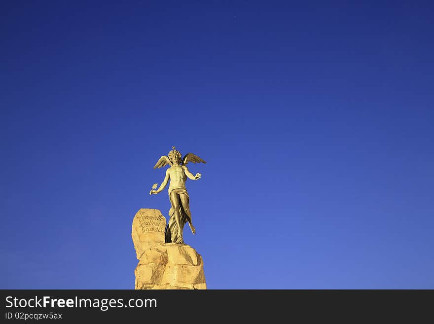 Monument of an angel with a Latin inscription