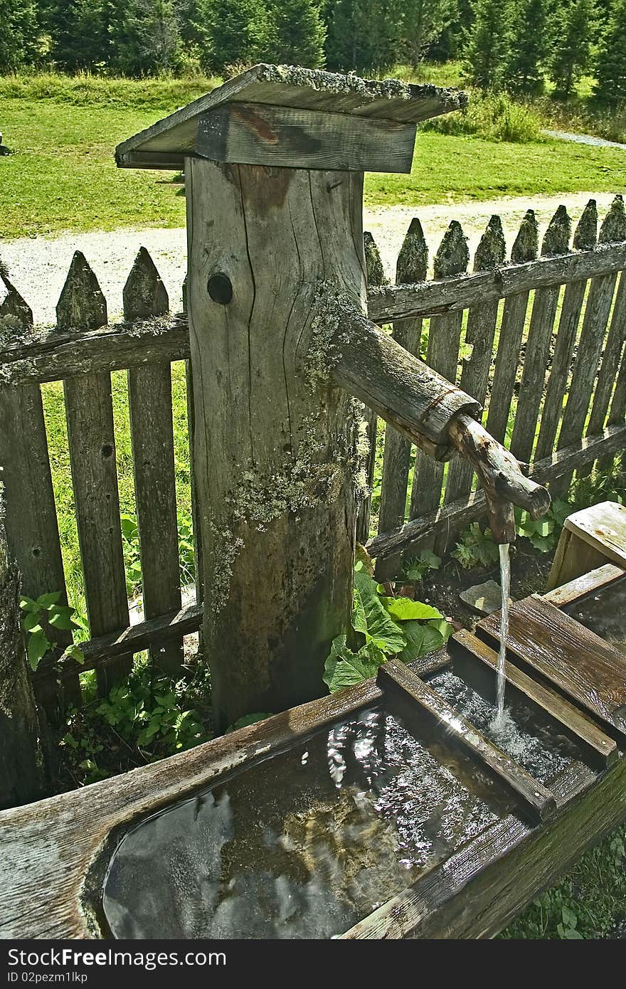 Manger with fountain