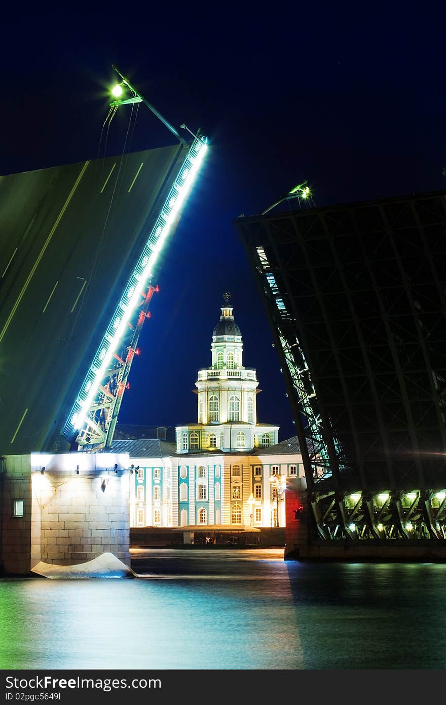 St.-Petersburg, Night kind with leaf bridges